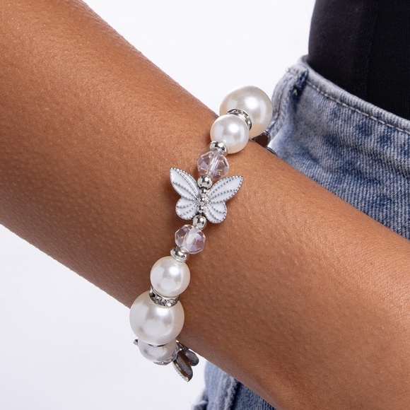 Jewelry - NWT White Pearl Butterfly Adjustable Bracelet